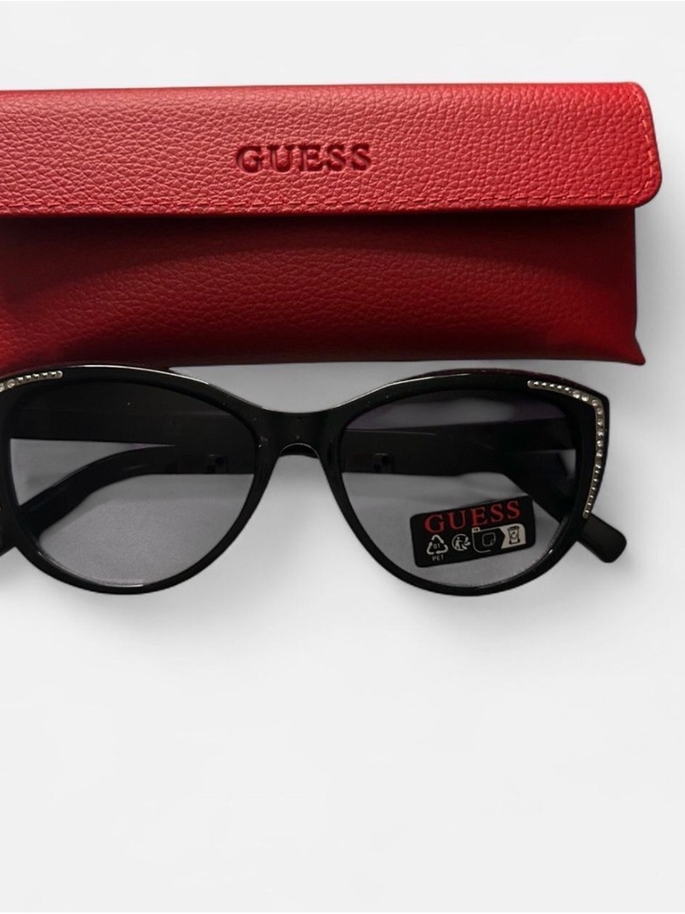 GUESS Black Cat-Eye Sunglasses with Red Logo Case